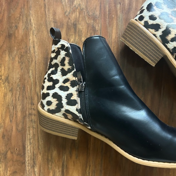 Leopard Print Women’s Ankle Boots - Picture 5 of 6